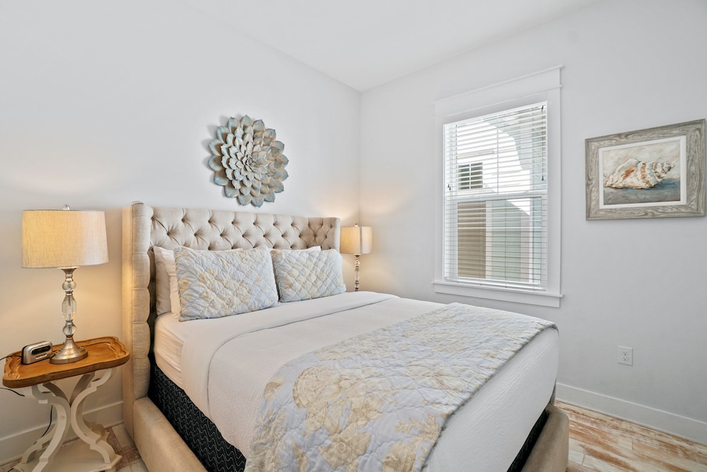 Townhome, 3 Bedrooms (T L Sea)