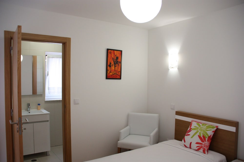 Basic Twin Room photo 3