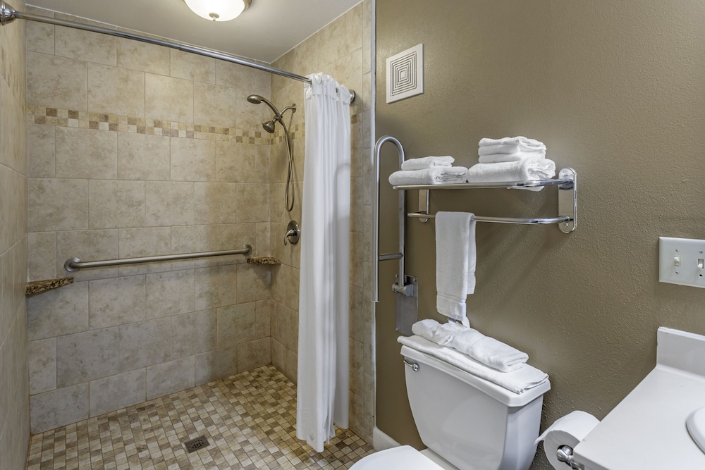 Family Suite, Multiple Beds, Non Smoking photo 2