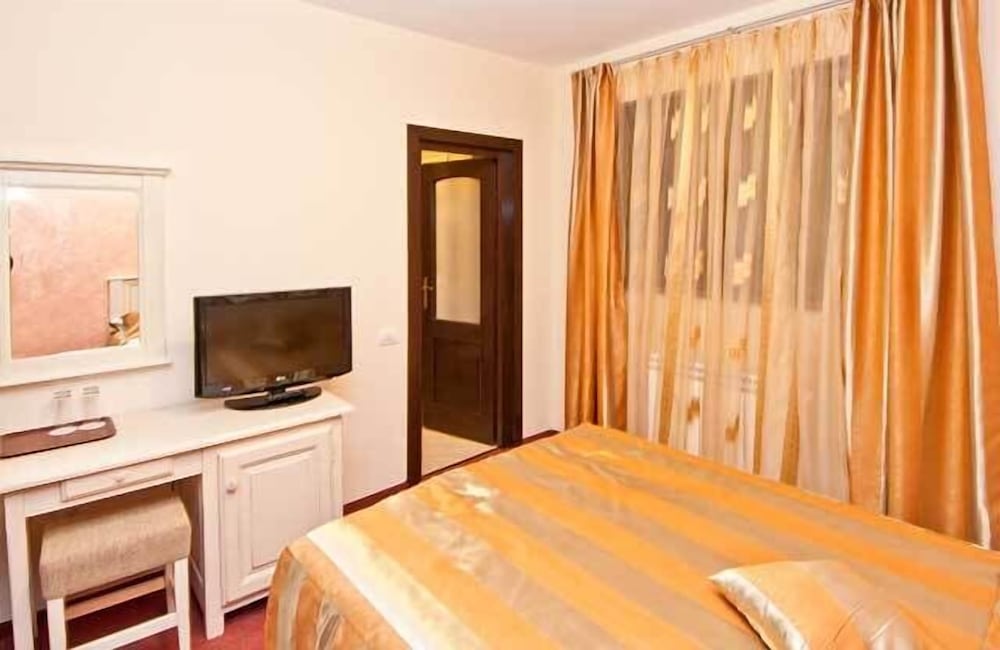 Standard Double or Twin Room photo 1