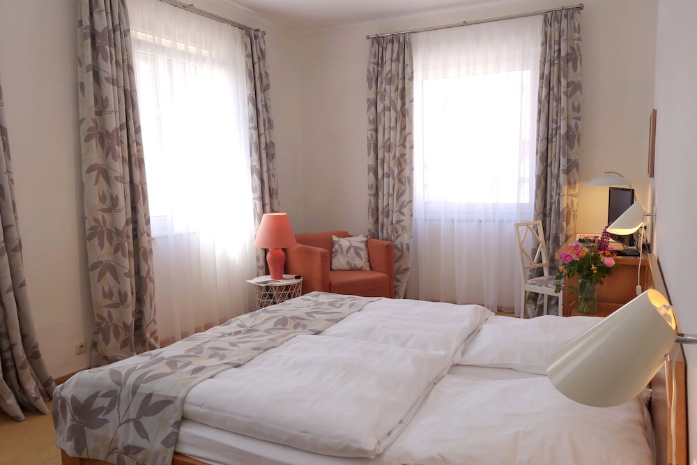 Basic Double Room
