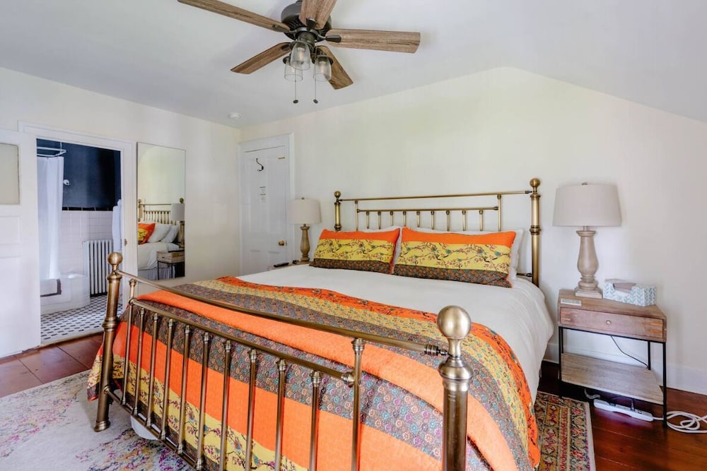 Deluxe Room, 1 King Bed with Sofa bed, Non Smoking photo 1