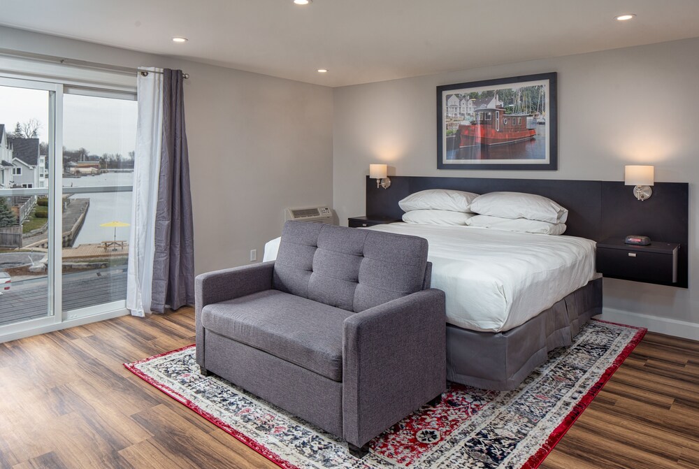 Suite, 1 King Bed, Harbor View photo 1