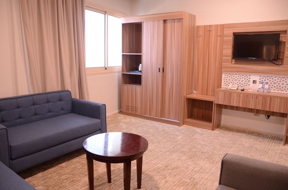 Basic Quadruple Room - Photo 12