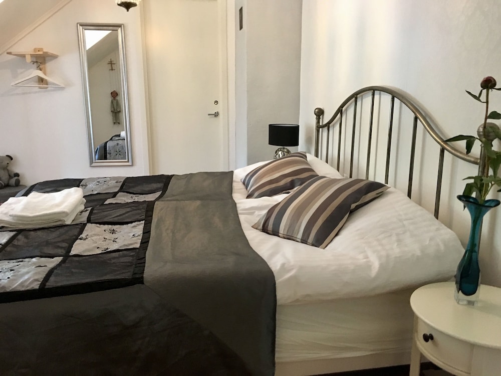 Classic Double Room, 1 King Bed, Canal View photo 1