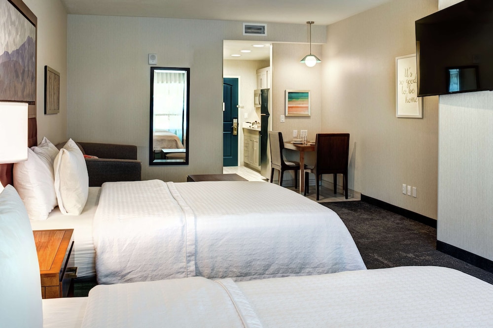 Suite, 2 Queen Beds, Accessible photo 3