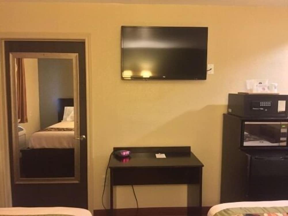 Standard Room, 2 Double Beds, Non Smoking - Photo 1