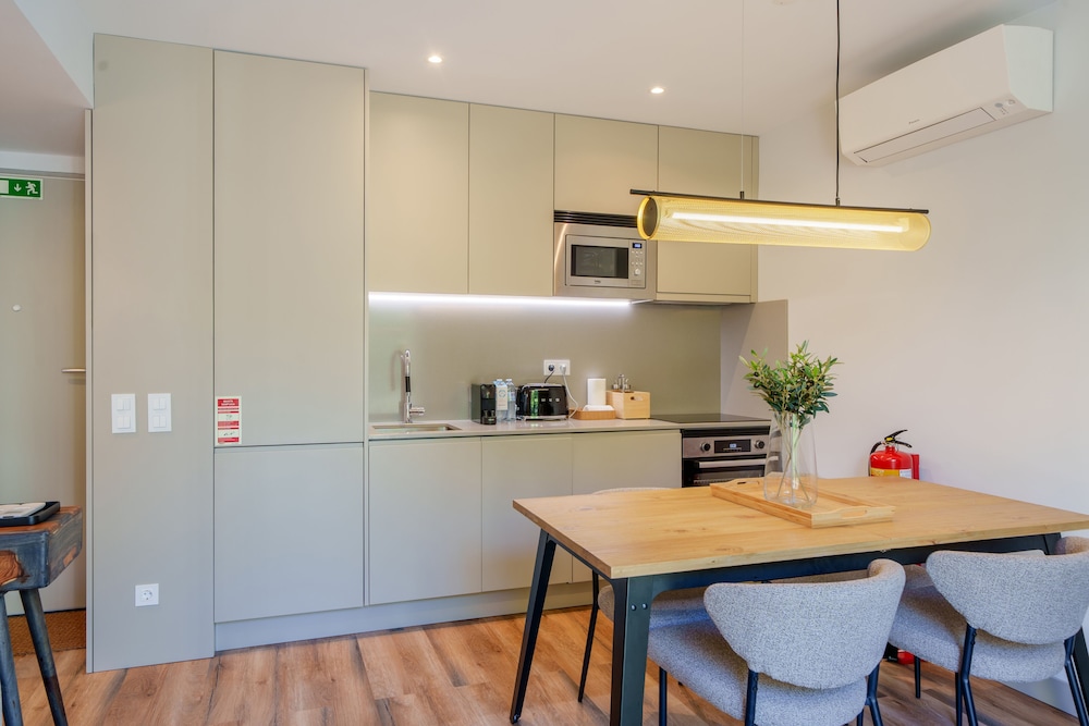 City Apartment - Photo 8