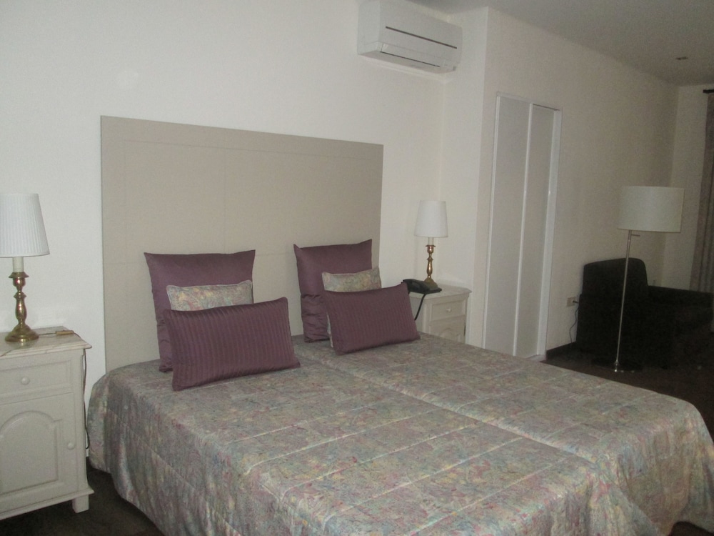 Standard Double or Twin Room - Photo 4