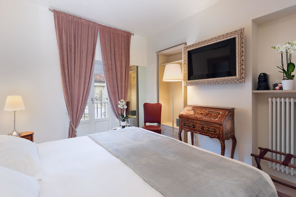 Deluxe Double Room, City View photo 3