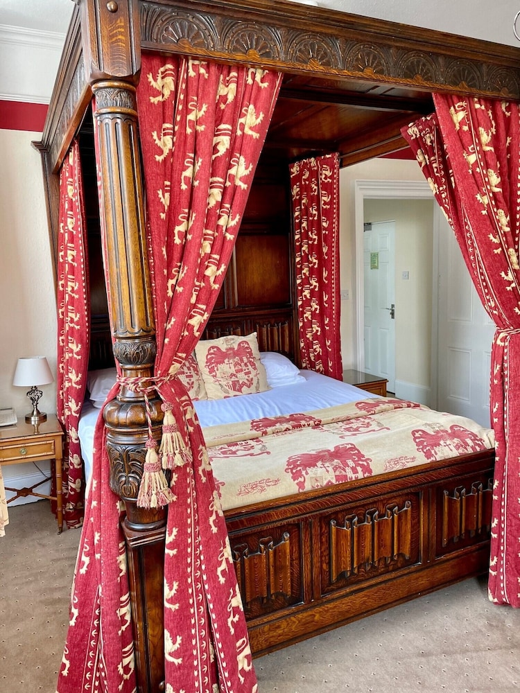 Double Room (Four Poster) photo 2