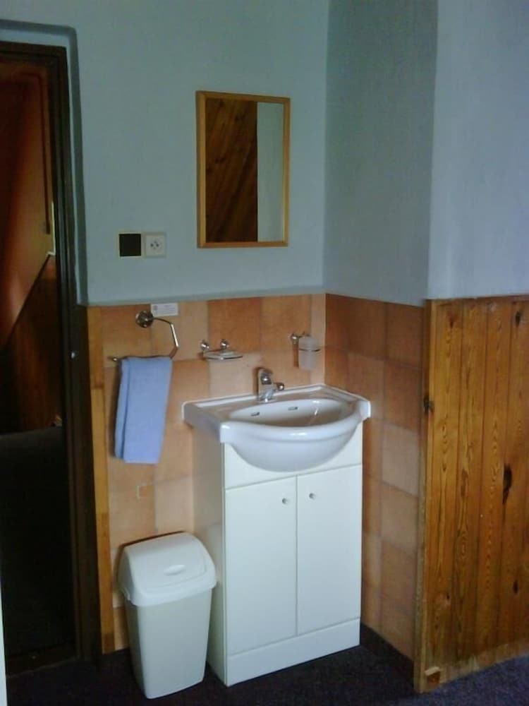 Economy Double Room, Shared Bathroom photo 3