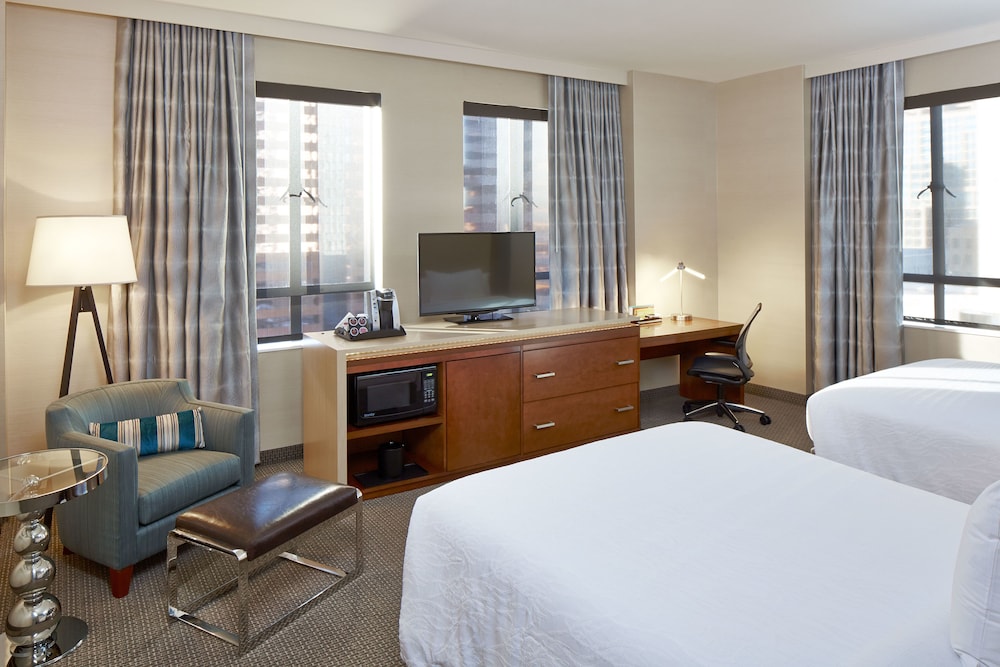 Room, 2 Queen Beds, Accessible, Bathtub photo 1