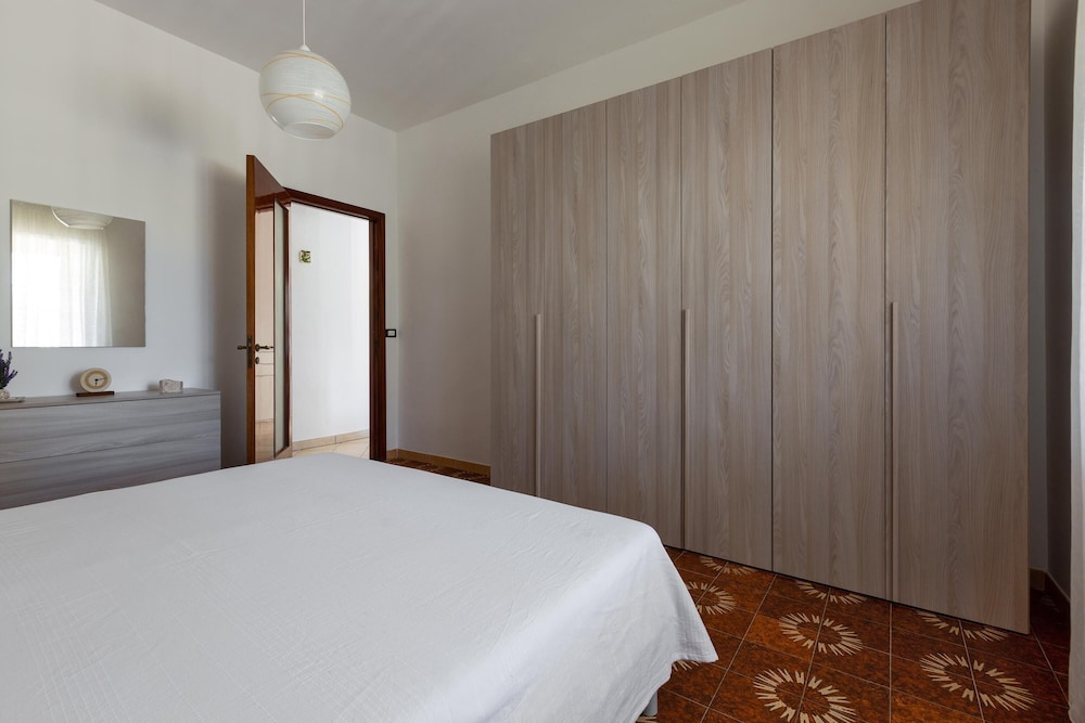 Basic Apartment photo 3