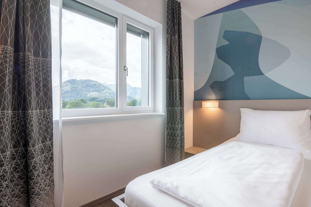 Standard Room, 1 Double Bed (Converts to 2 Twin Beds) - Photo 9