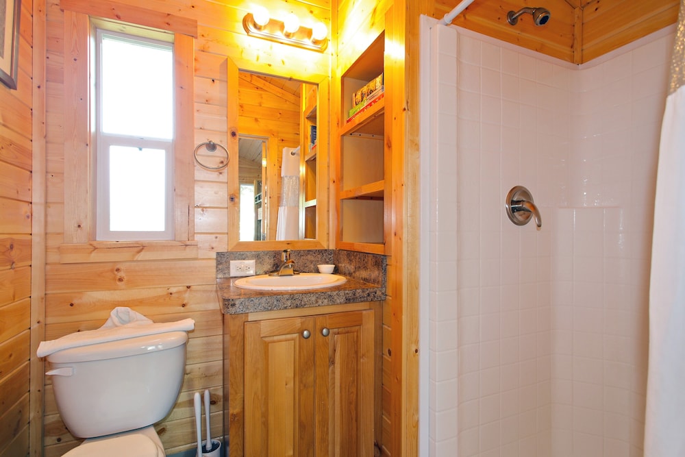 Cabin, 1 Bedroom, Non Smoking (No Pets, Linens Available) photo 3