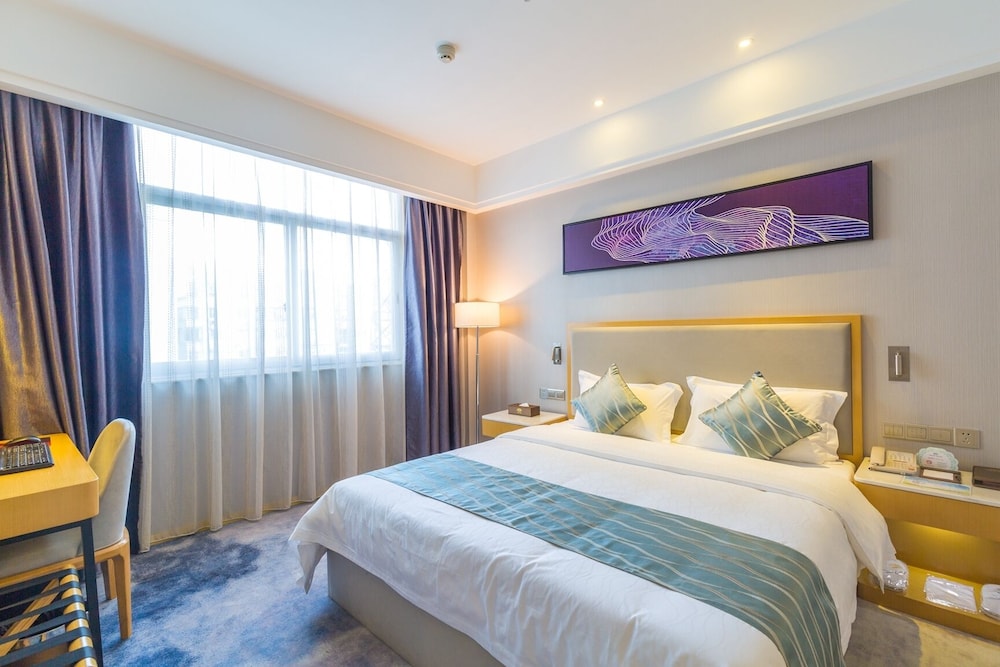 Deluxe Queen Room