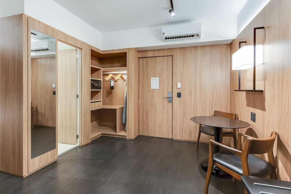 Premier Room, 1 King Bed, Non Smoking, Bathtub