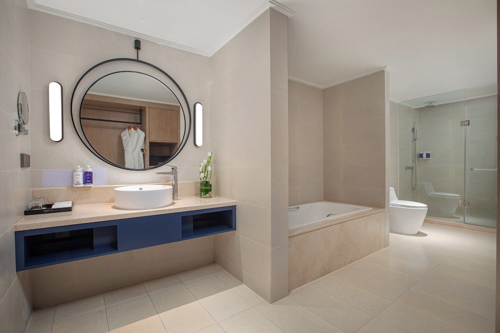 Suite, 1 Bedroom (Living Area) - Photo 4