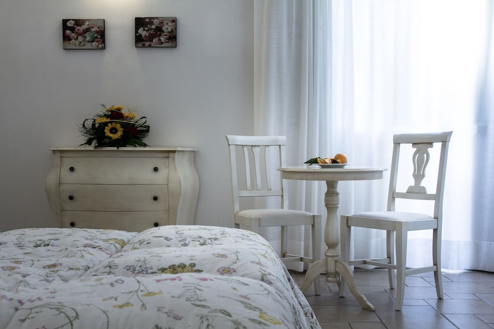 Classic Double Room - Photo 5