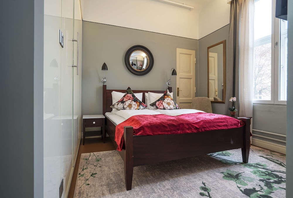 Standard Apartment, 1 Queen Bed with Sofa bed