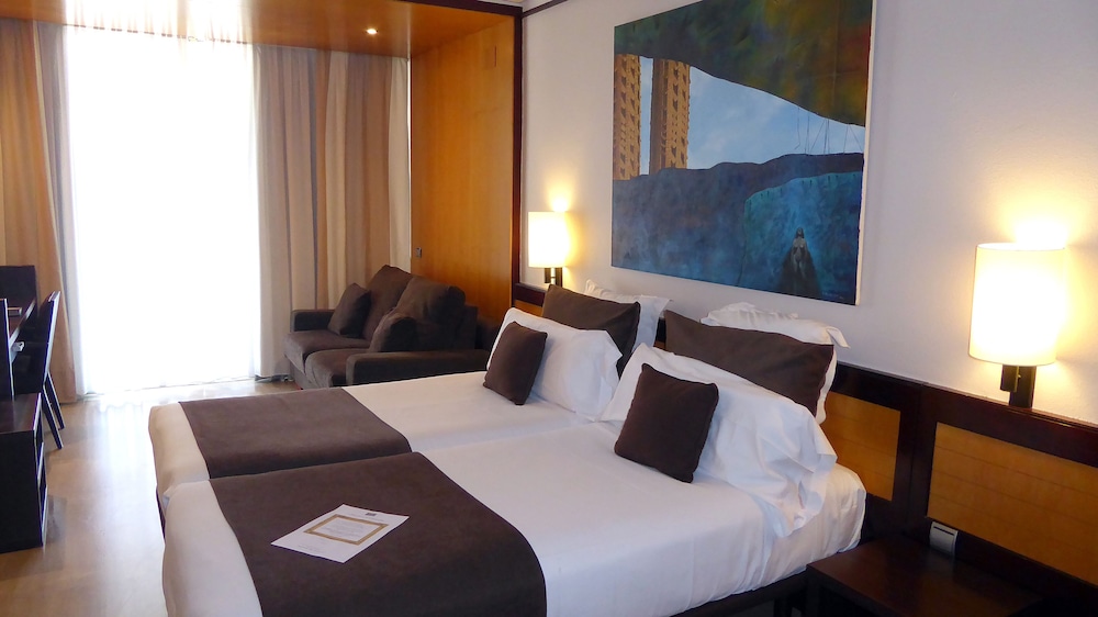 Standard Double or Twin Room, Balcony, Pool View - Photo 6
