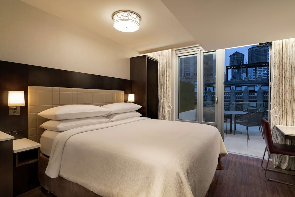 1 King City View Balcony, Hear 3x3 Shower