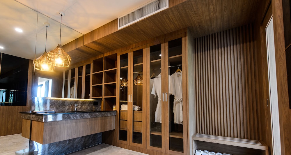 Penthouse Jacuzzi Suite - Photo 7