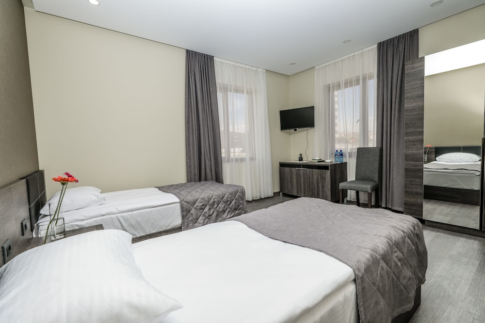 Economy Twin Room photo 2