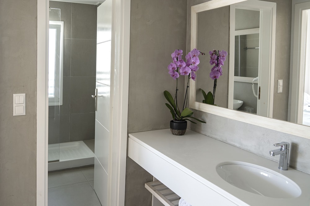 Superior Double or Twin Room, Garden View - Photo 6
