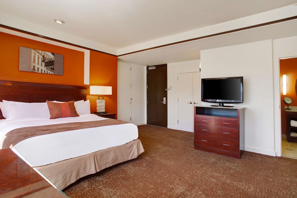 Room, 1 King Bed (Garden Tub, Alamo View) - Photo 7