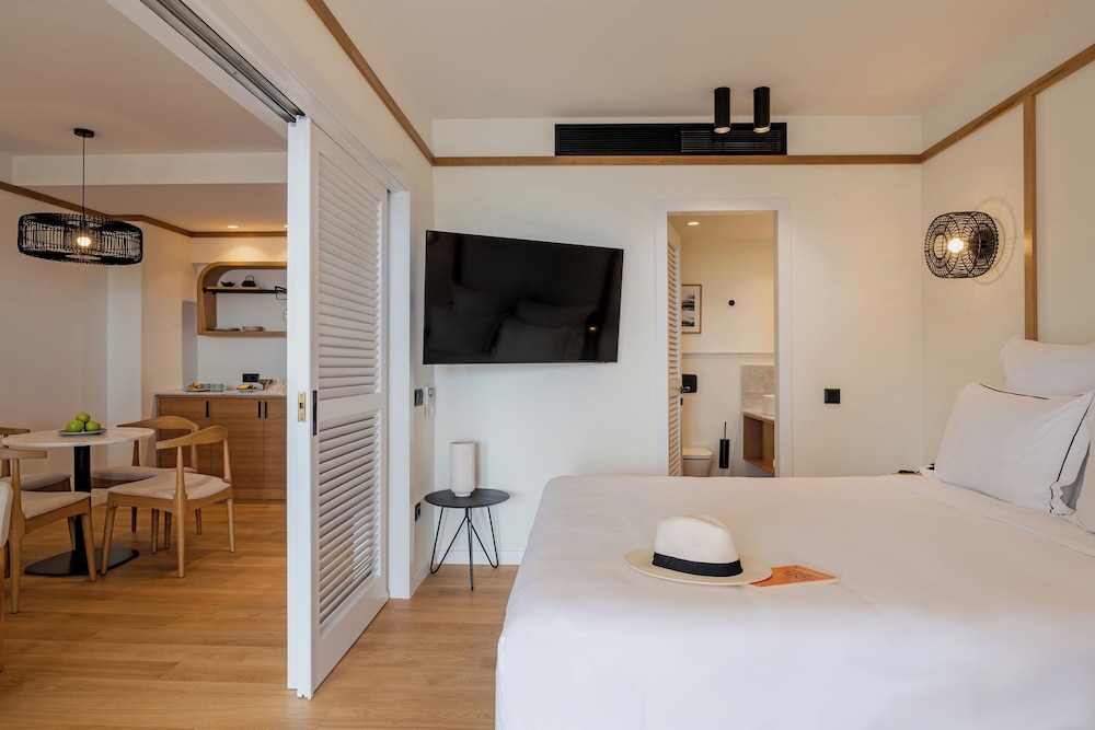 King Suite, Sea View - Photo 6