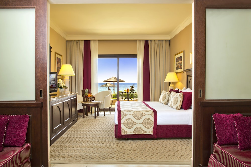 Family Room, 1 Queen Bed, Partial Sea View photo 1
