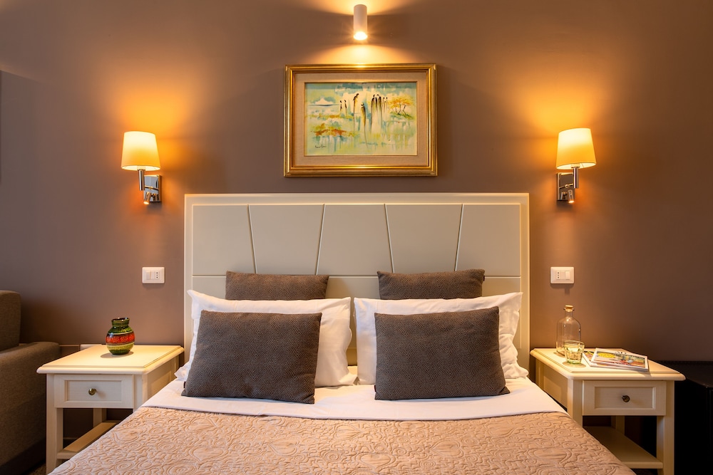 Comfort Double Room, 1 Bedroom, Refrigerator & Microwave, City View