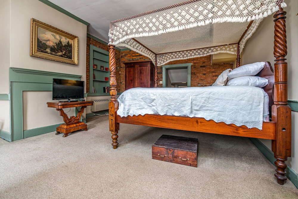 02 - Reeves Stateroom