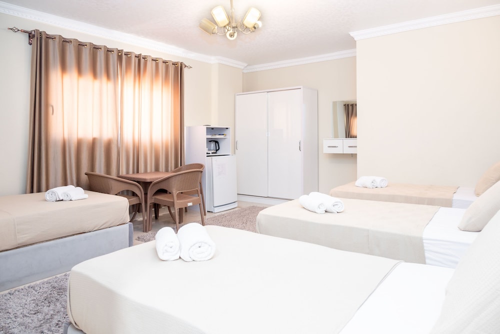 Family Suite, 2 Bedrooms, Smoking photo 2