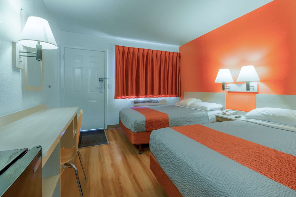 Standard Room, 2 Double Beds, Non Smoking photo 3