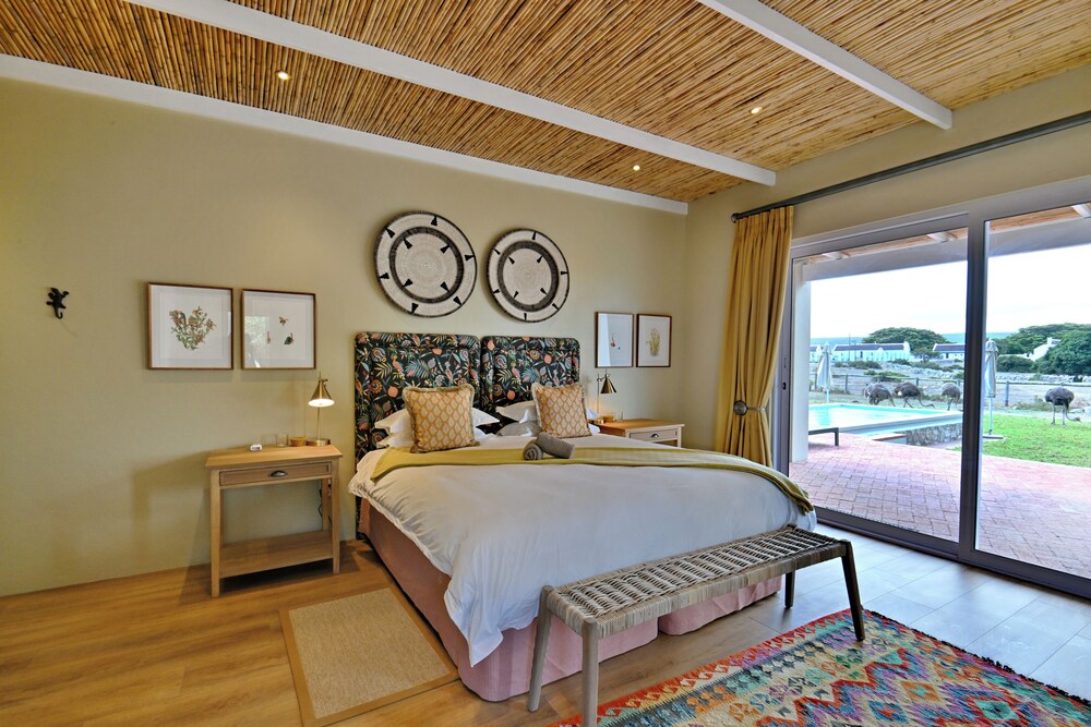 Classic Villa, Patio, Garden View photo 3