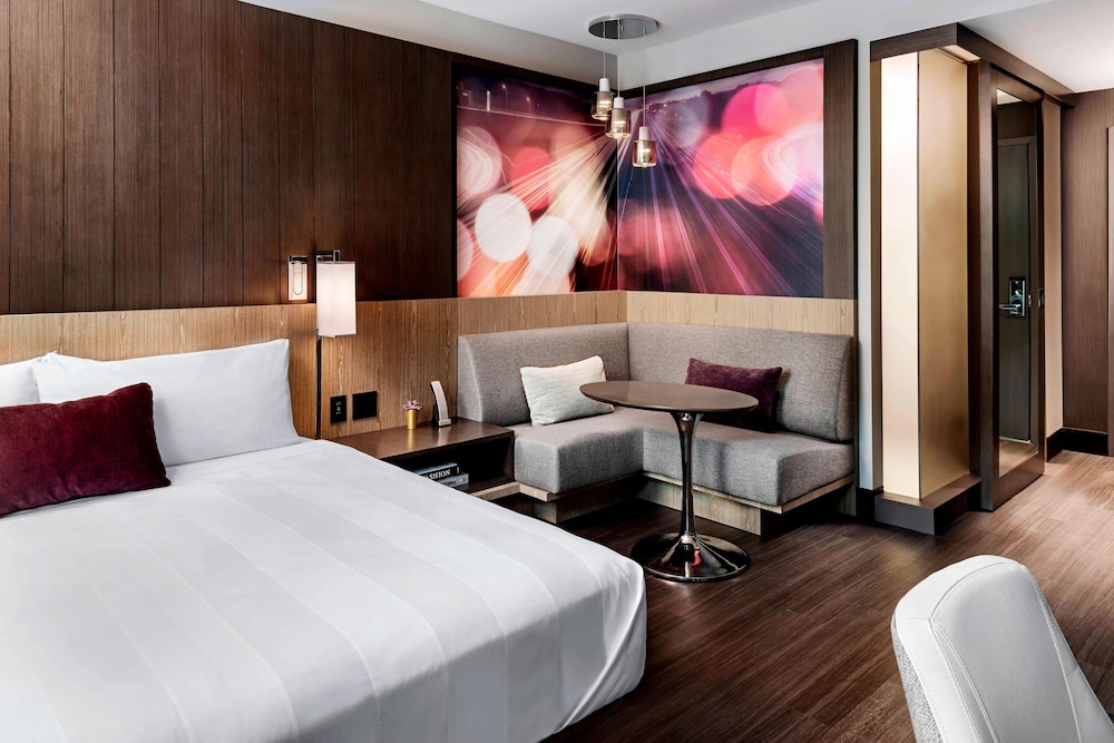 Room, 1 King Bed, Courtyard View