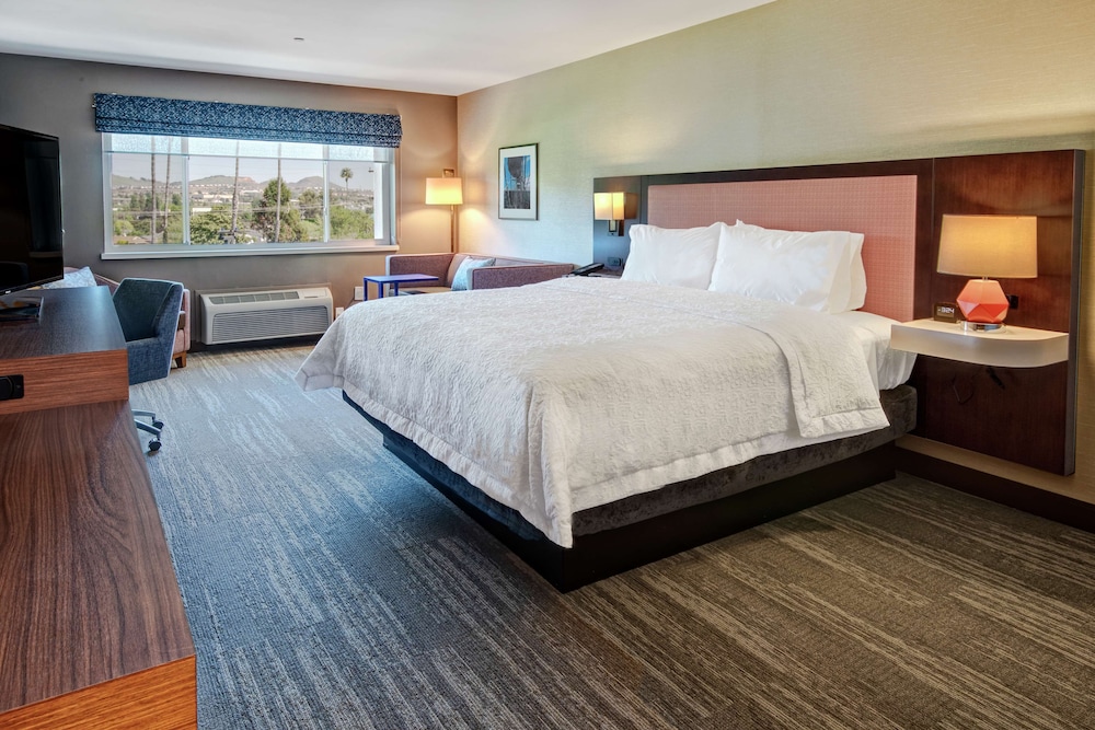 1 King Bed, Accessible (Hearing) Non-Smoking - Photo 4