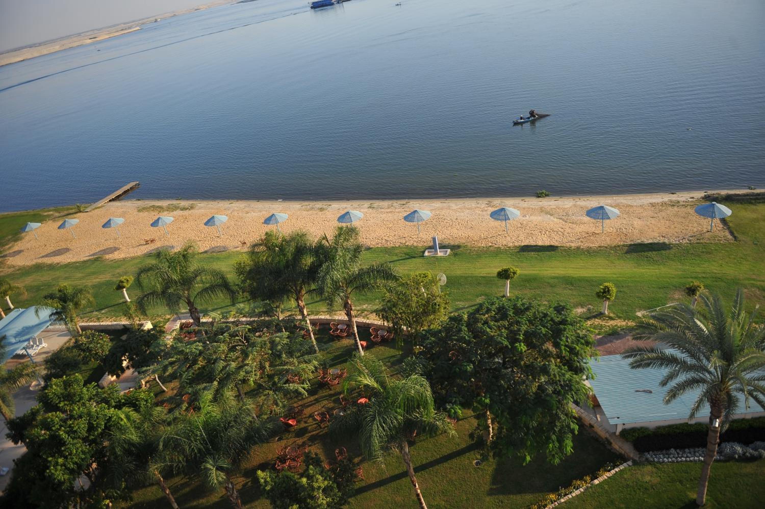 Standard Double Room with Lake View - Photo 9