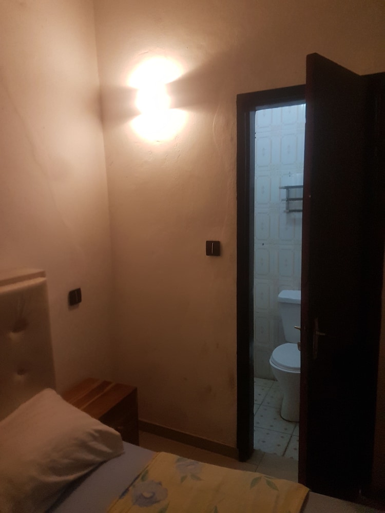 Basic Double Room, 1 Double Bed, Private Bathroom photo 3