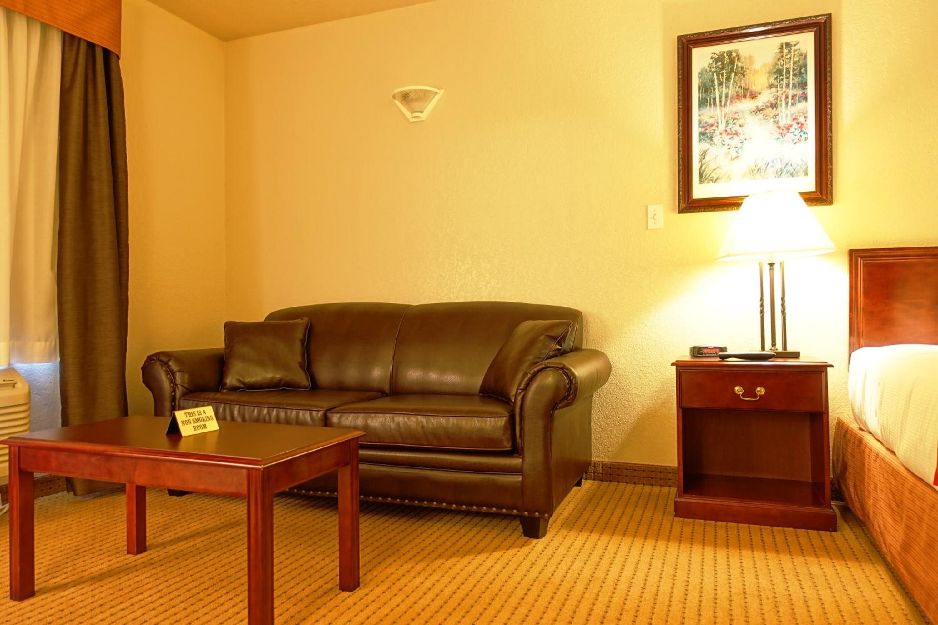 Studio King Suite - Non-Smoking