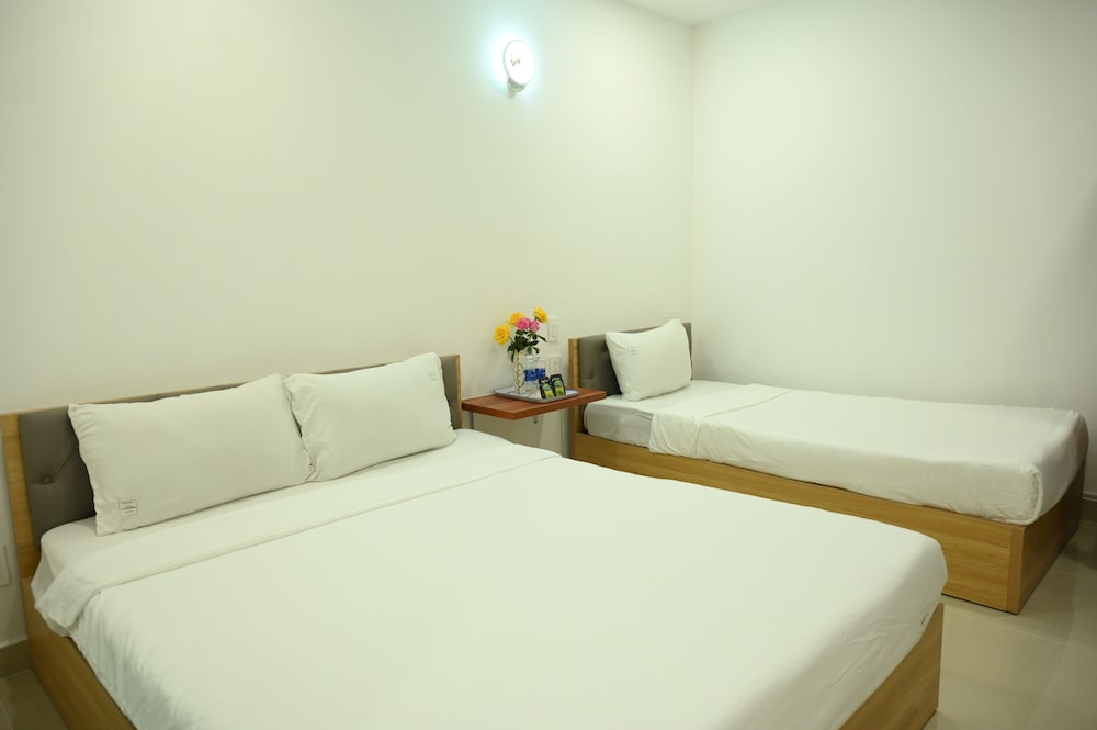 Premium Triple Room, Multiple Beds, City View