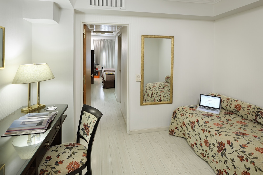 Junior Suite, Multiple Beds