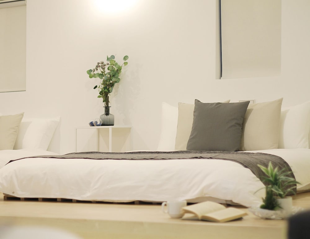 Premium Studio (202)