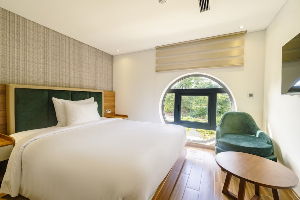Deluxe Double Room, Garden View - Photo 1