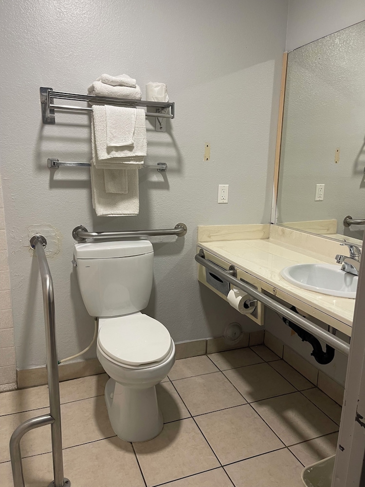 2 Double Beds, Accessible photo 2