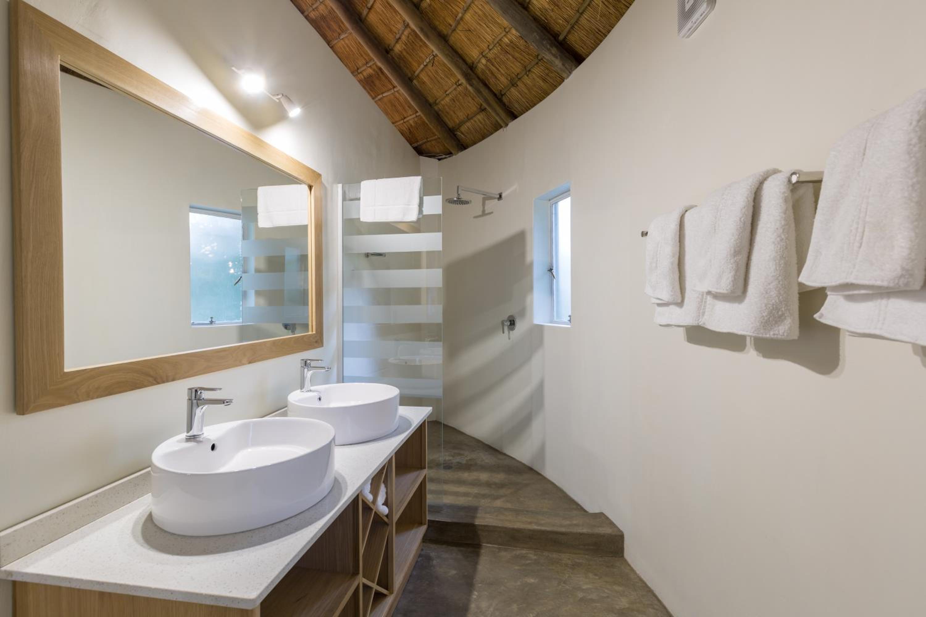 Standard Twin Room with Garden View - Photo 2