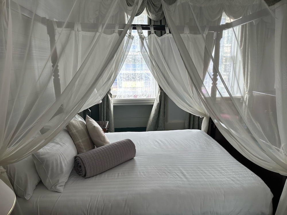 Luxury Double Room, Ensuite, City View